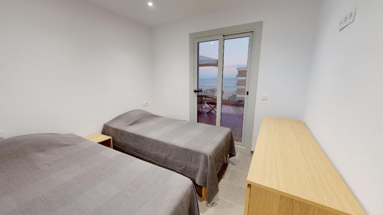 Ferienwohnung Atico Con Vista Mar. 50 M De La Playa - Casa Nova 13 Roses Exterior foto
